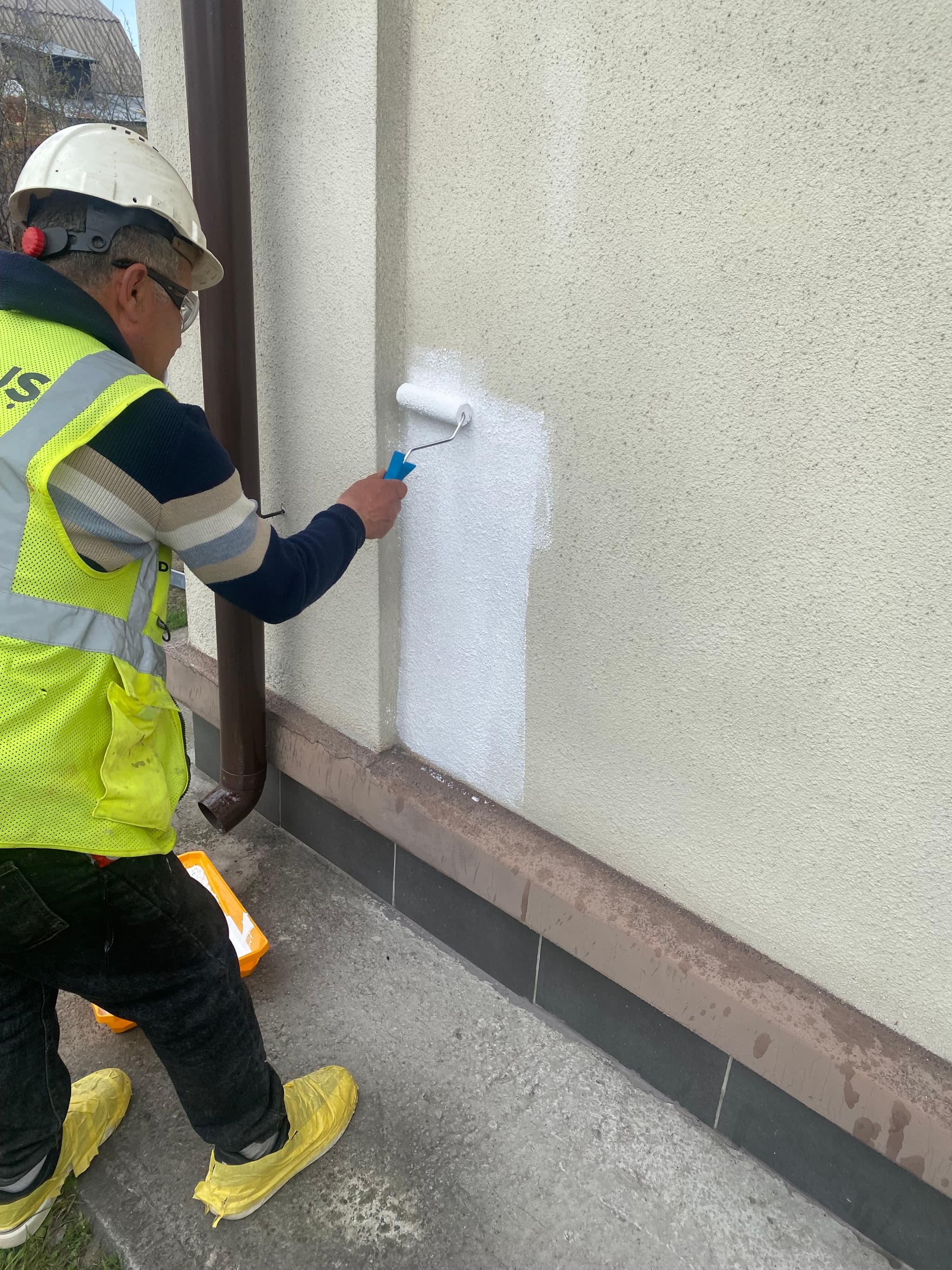 Our team were onsite with workers to demonstrate the product application and impact